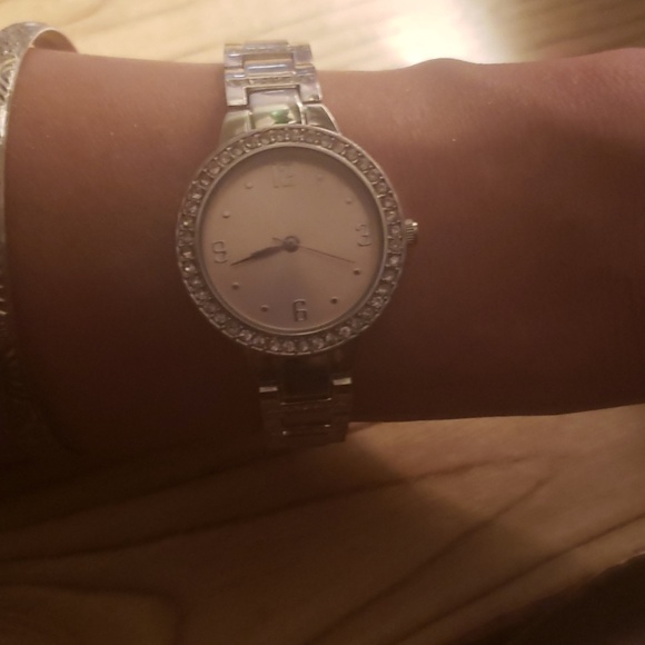 BNWOT,SILVER with Diamond rhinestones around face - Picture 4 of 4